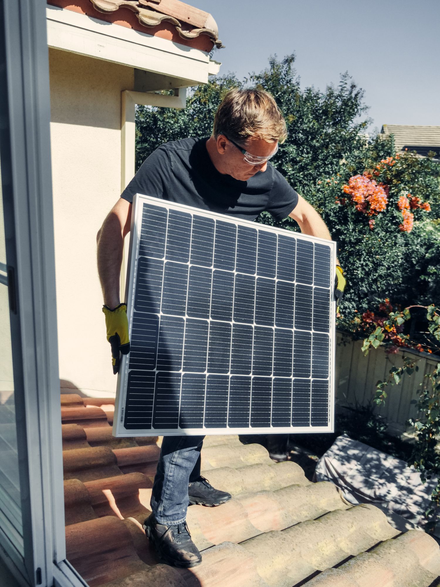 Montage einer PV-Anlage bzw. Solaranlage auf dem Dach